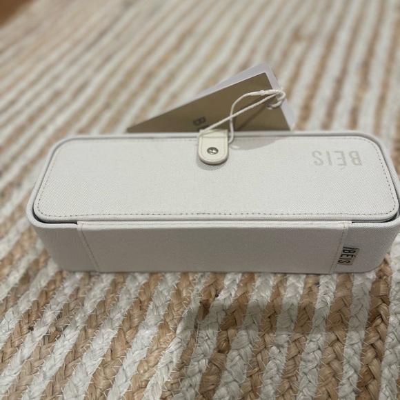 Béis “The Jewelry Case” Cream Jewelry Organizer with Mirror NWT - Picture 7 of 9